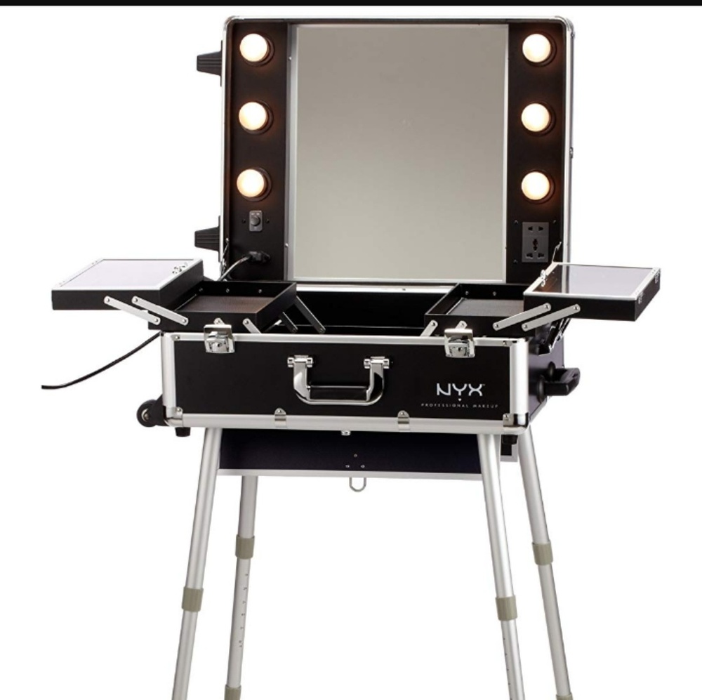 Large NYX Make up Artist train case w/ ...